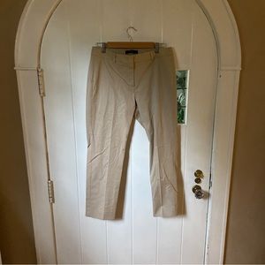 (1) Trendy Pair Of Tan Weekend Max Mara Khakis Women’s Size 8
